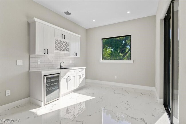 Building Photo - 1561 NW 26th Pl