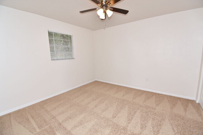 Building Photo - Charming 3/1 House