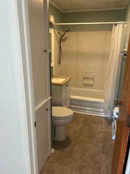 Bathroom - 119 N Washington St