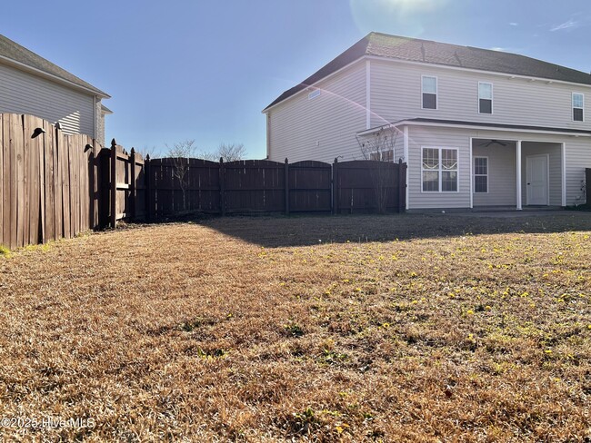 Building Photo - 2000 Croyden Cir