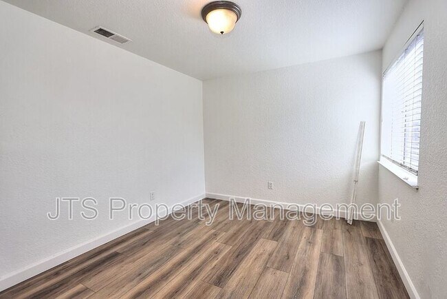 Building Photo - 7733 Temwoods Way