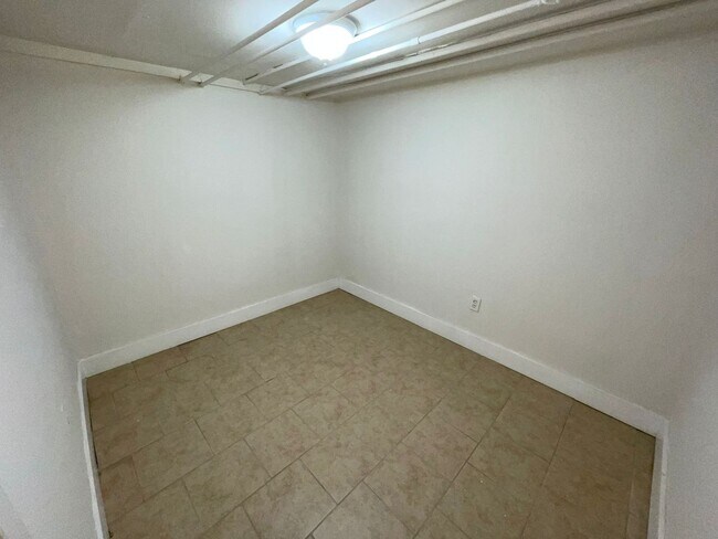 Building Photo - 6430 1/2 Tulip Street