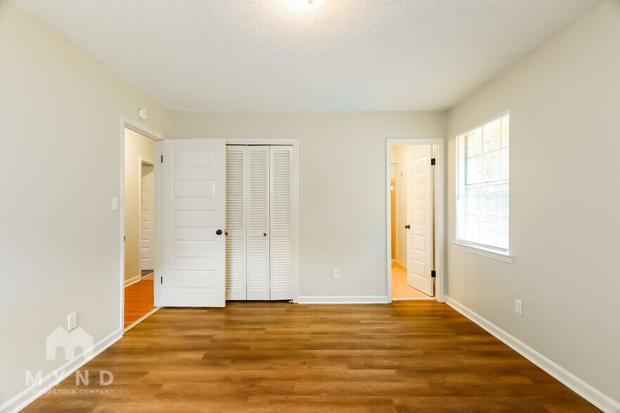 Building Photo - 320 Navajo Pines Dr