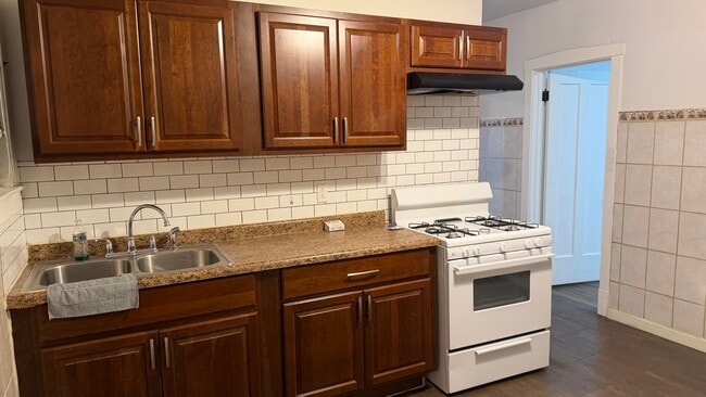 Building Photo - 2117 N Lockwood Ave