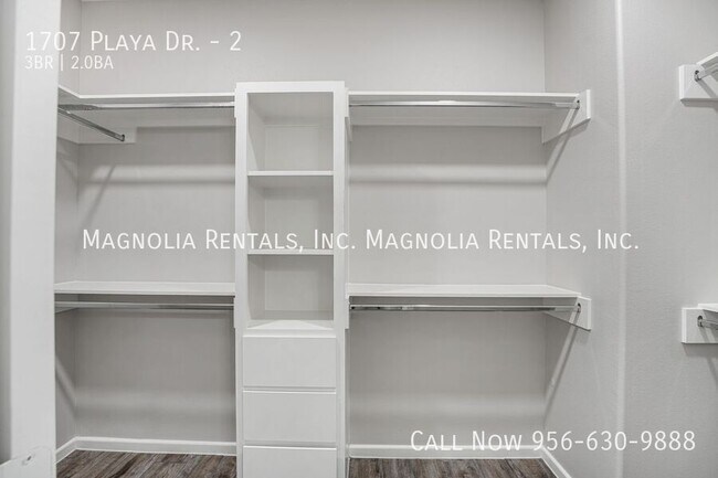 Building Photo - 1707 Playa Dr