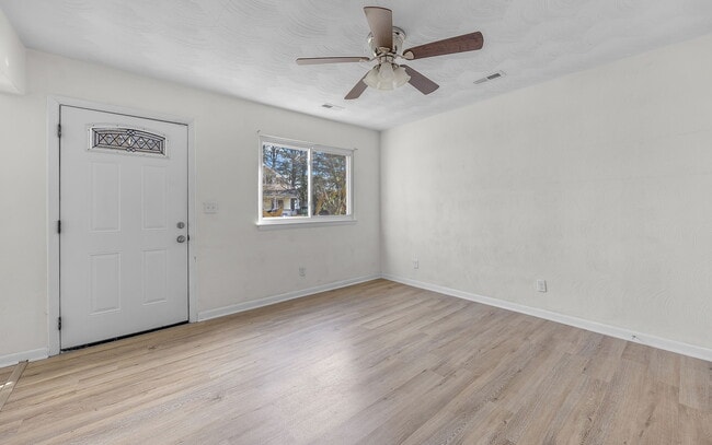 Building Photo - 2827 Grandy Ave