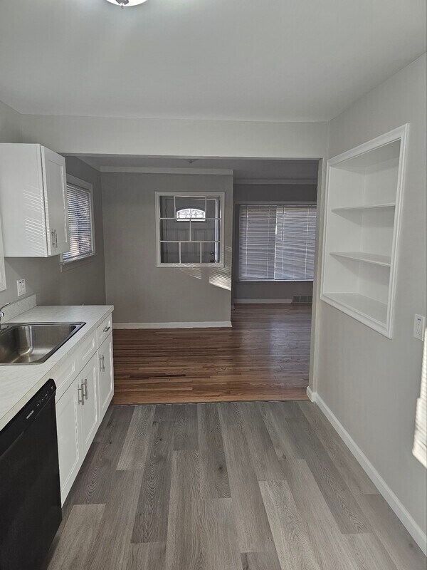 Building Photo - 26539 Clarita St