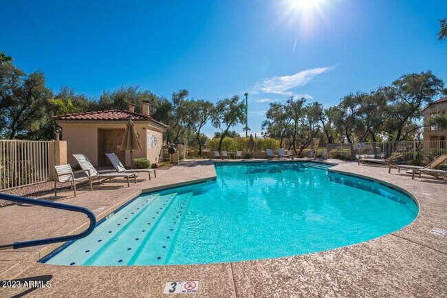 Building Photo - "Experience Tranquil Living: Beautiful 2-Bed, 2-Bath Condo with amazing amenities in Scottsdale!"