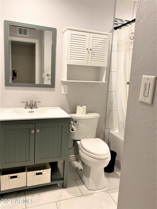 Building Photo - 7429 E Almeria Rd