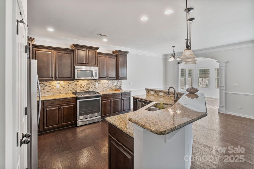 Building Photo - 2076 Waverly Ct