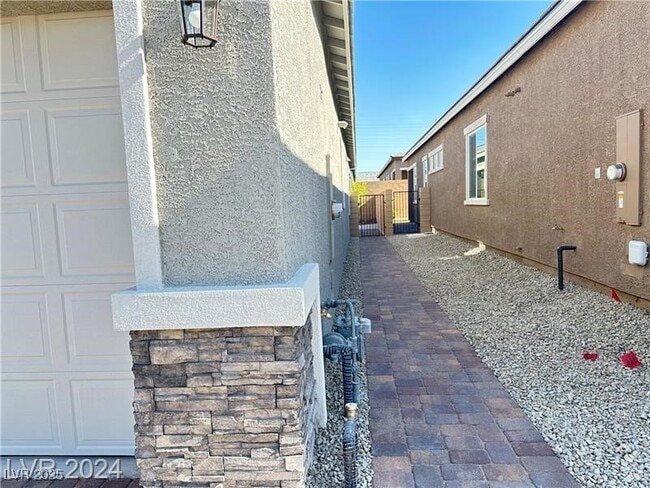 Primary Photo - 3961 W Haleh Ave