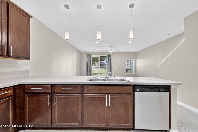 Building Photo - 3910 Buckthorne Dr