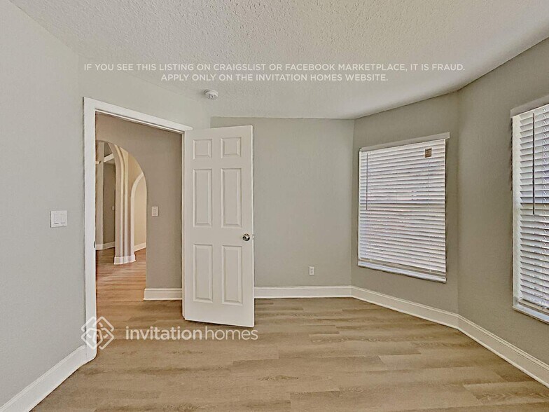 Building Photo - 2303 Sweetwater Blvd