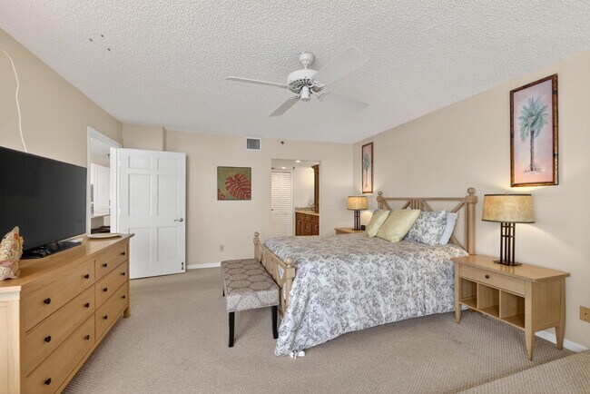 Building Photo - 9960 S Ocean Dr