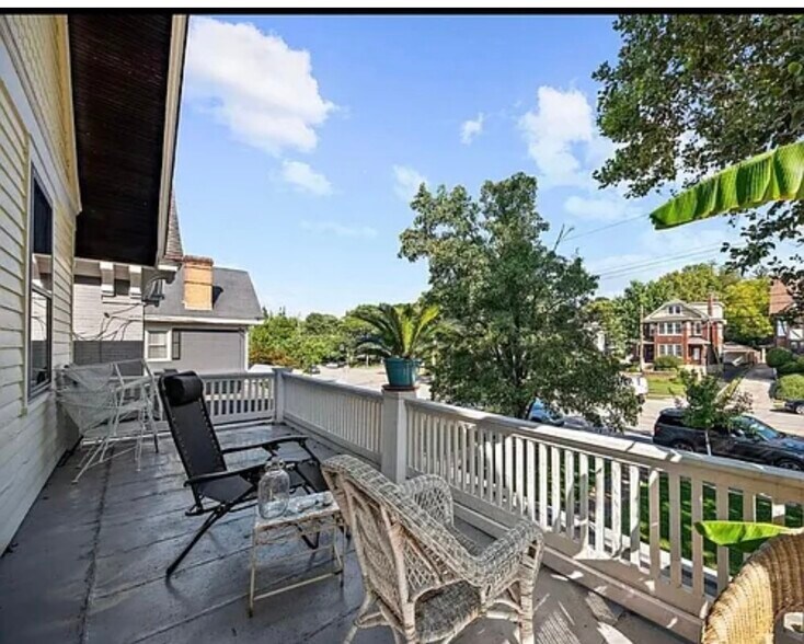 Balcony - 2885 Erie Ave