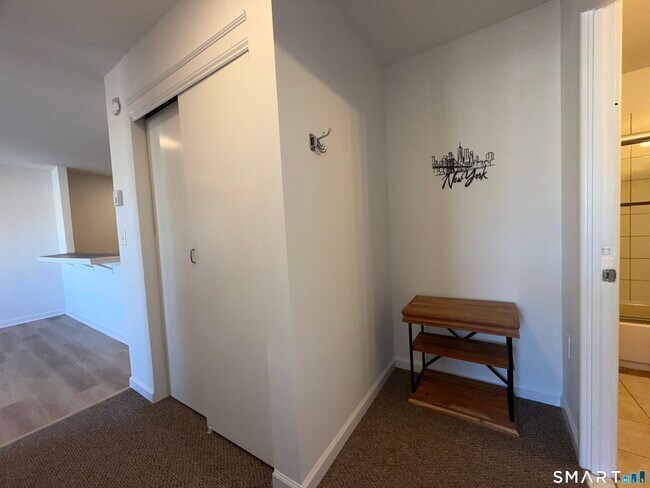 Building Photo - 69 Cove Rd