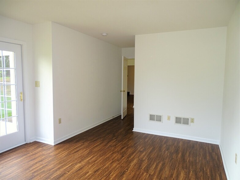 Building Photo - 91 Pebble Creek Dr