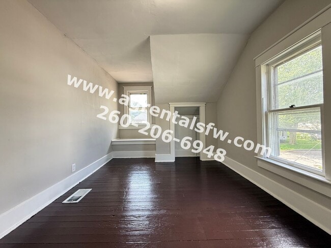 Building Photo - 704 E Franklin St