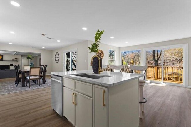 Building Photo - 2155 Hickory Trce