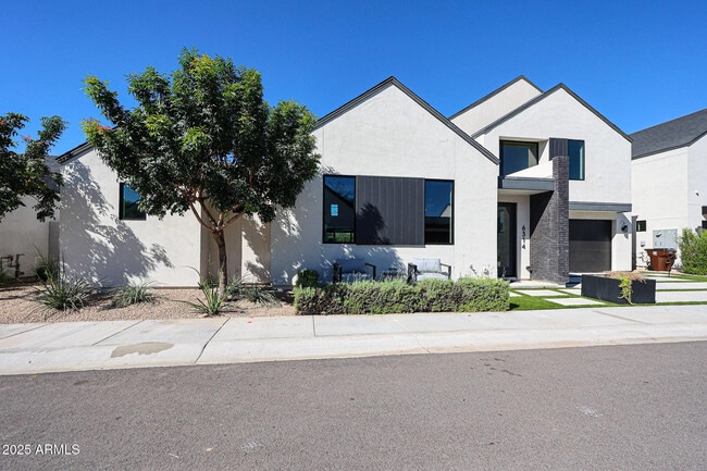 Building Photo - 6314 N 10th Dr