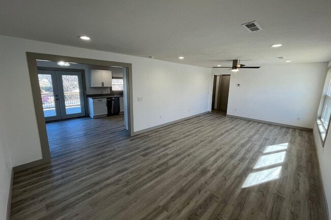 Building Photo - 424 N Clay St