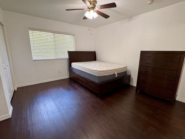 Building Photo - Cozy 3/2.5 Townhome in Convenient Location