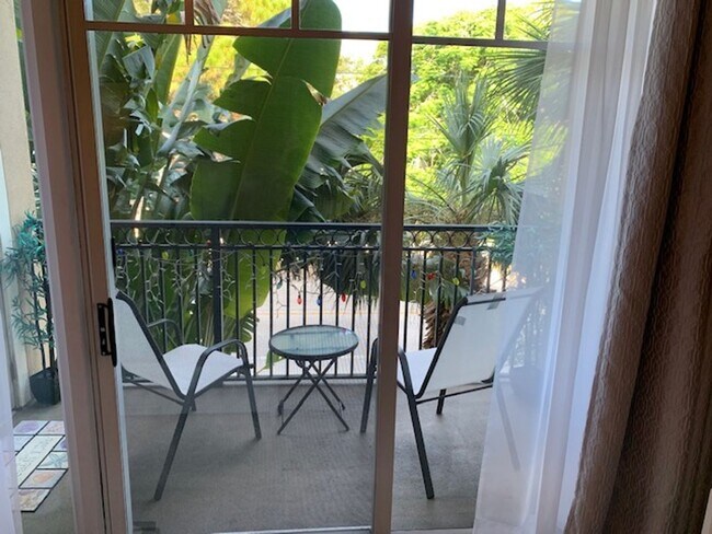 Building Photo - Annual turnkey furnished (optional) renovated luxury 2/2 condo downtown Sarasota at Broadway Prom...