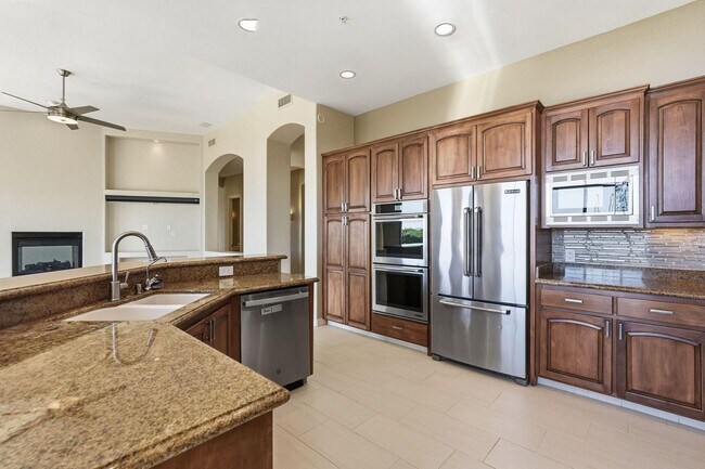 Building Photo - 11047 E Mirasol Cir