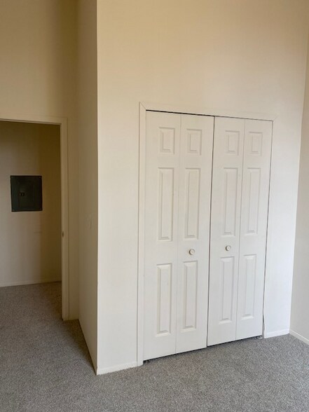 Building Photo - 140 E Main St