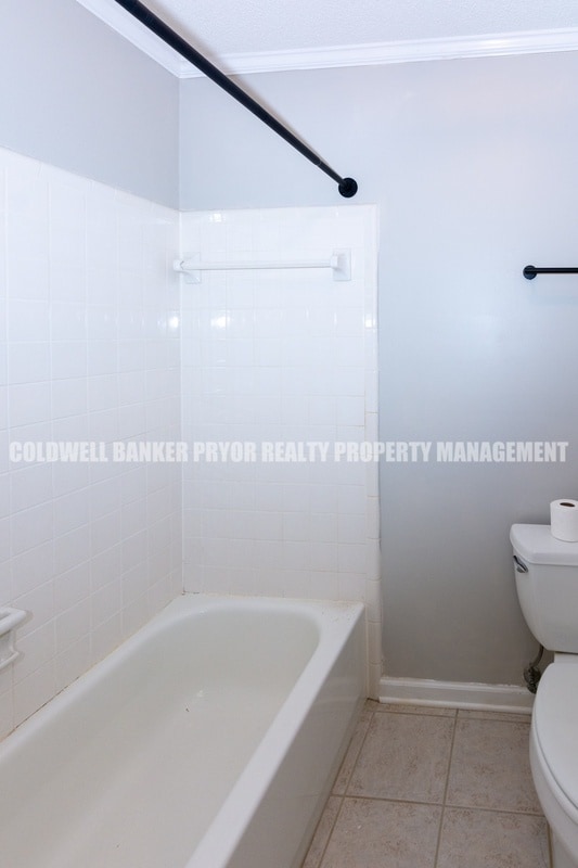 Building Photo - 211 Sandpiper Ln