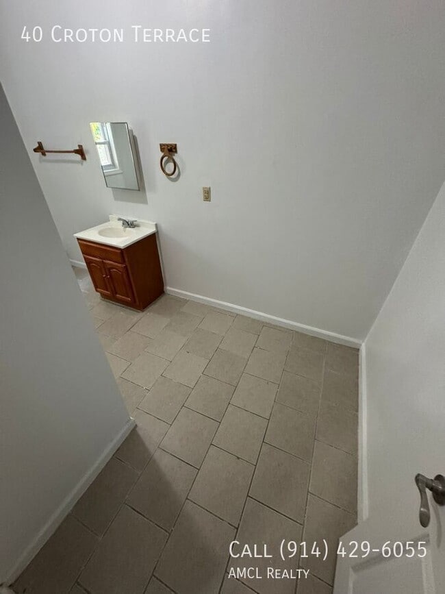 Primary Photo - 40 Croton Terrace