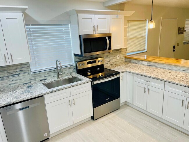 Building Photo - 612 Hummingbird Ln