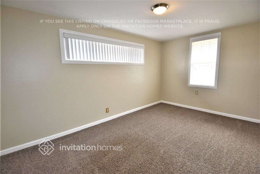 Building Photo - 835 E Claude St