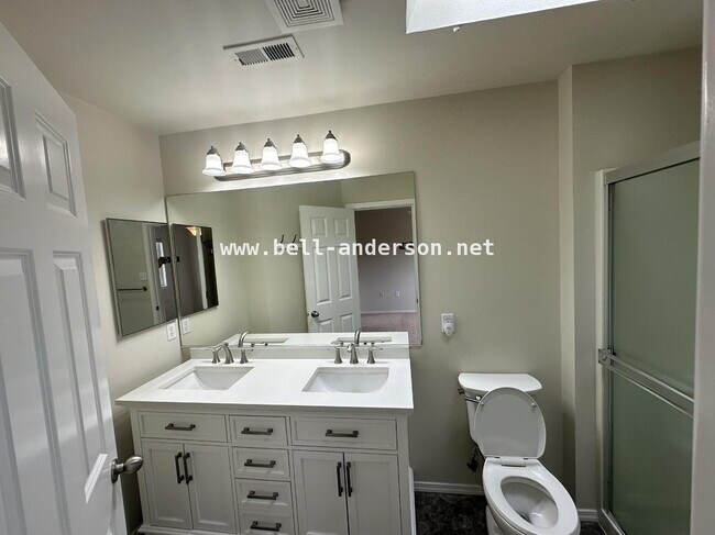 Building Photo - 3 Bedroom Renton Townhome Available NOW!