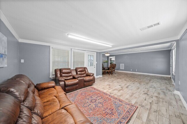 Building Photo - 105 Pompano Ave