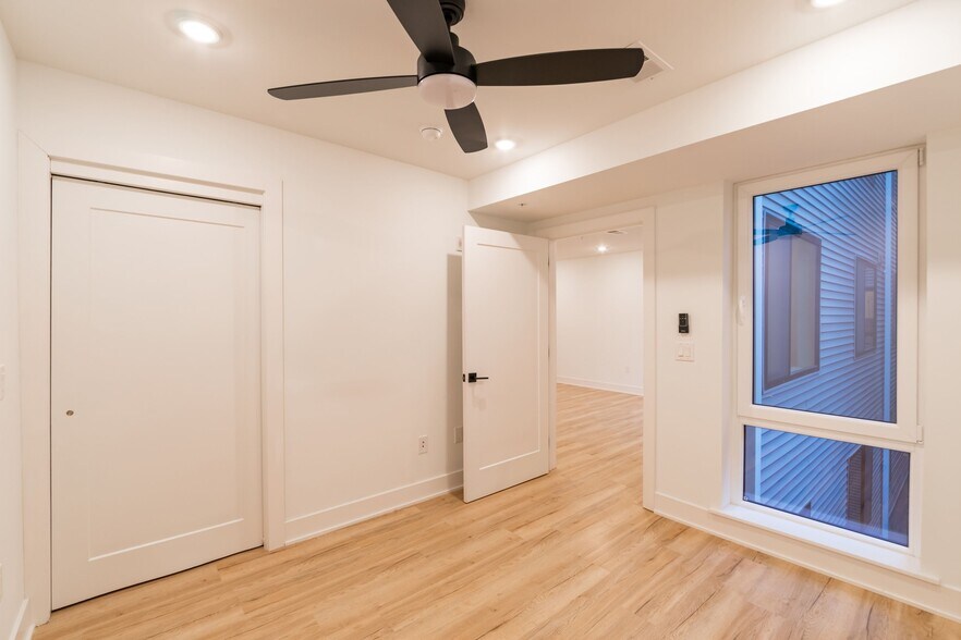 Building Photo - 629 W Girard Ave