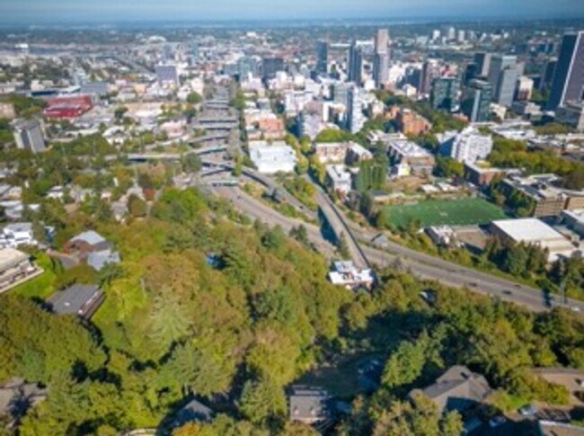 Building Photo - Beautiful 4 Bed, 3.5 Bath Rental home in S...