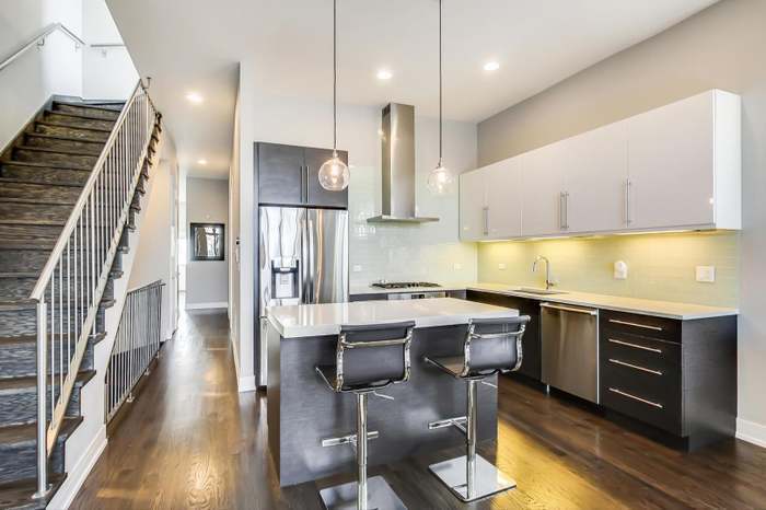 Building Photo - 1021 N Hermitage Ave