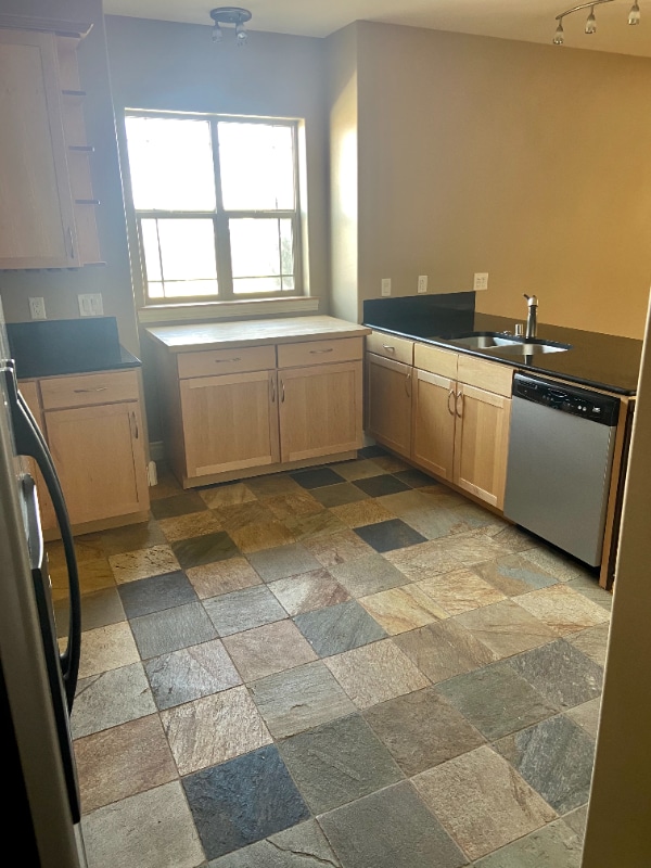 Building Photo - 2561 Overlook Blvd