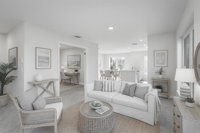 Building Photo - 310 Hibiscus St