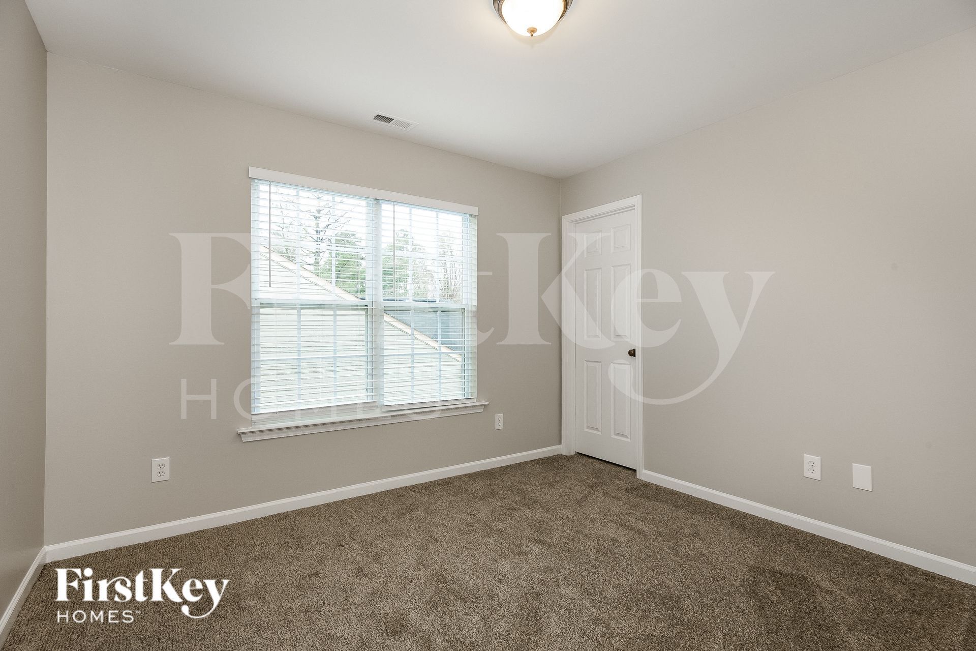 Building Photo - 1817 Elizabeth Oaks Ave