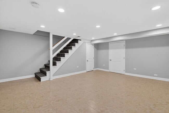 Building Photo - 15 S Waiola Ave