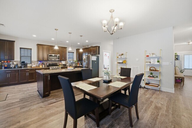 Building Photo - Welcome to this beautiful 4 Bedroom, 2.5 bathroom home nestled in a quiet community in Suffolk!