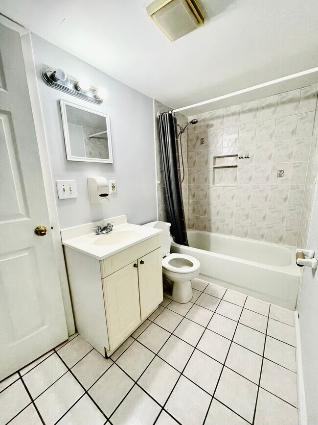 Building Photo - 172 Highland Ave