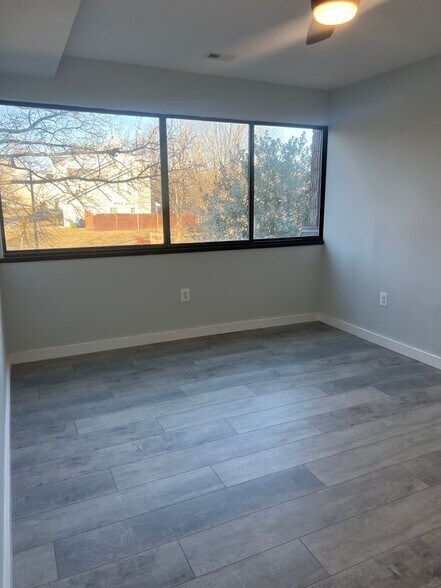 Building Photo - 2214 Deerfern Crescent