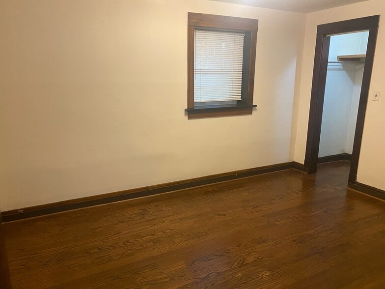 bedroom with walk-in closet - 4246 N Keeler Ave
