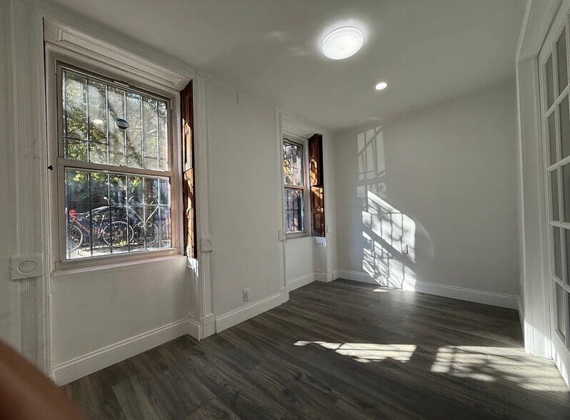 Building Photo - 31 Herkimer St