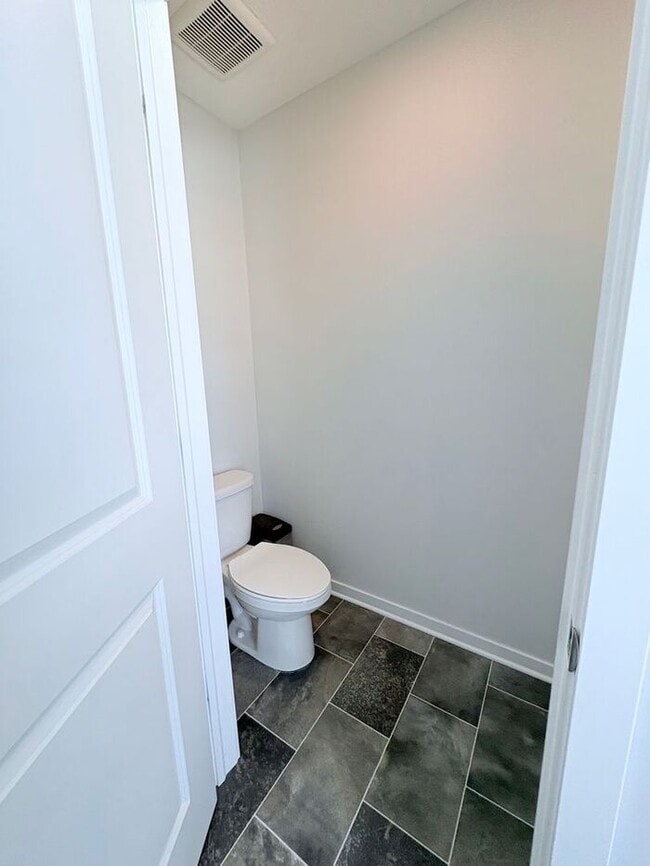 Building Photo - Charming 4 beds 2.5 baths in Newark!