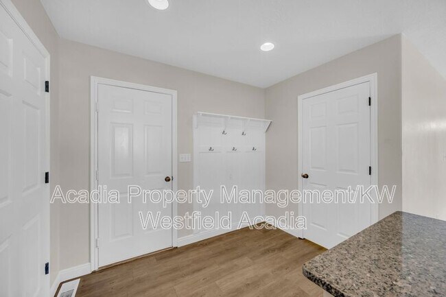 Building Photo - 25 E 2250 N