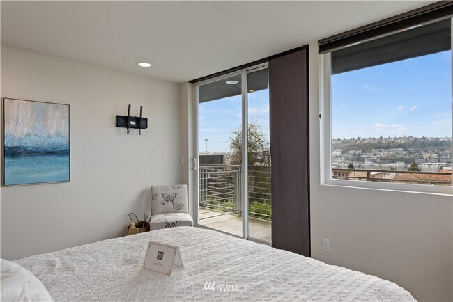 Building Photo - 2321 Boylston Ave E